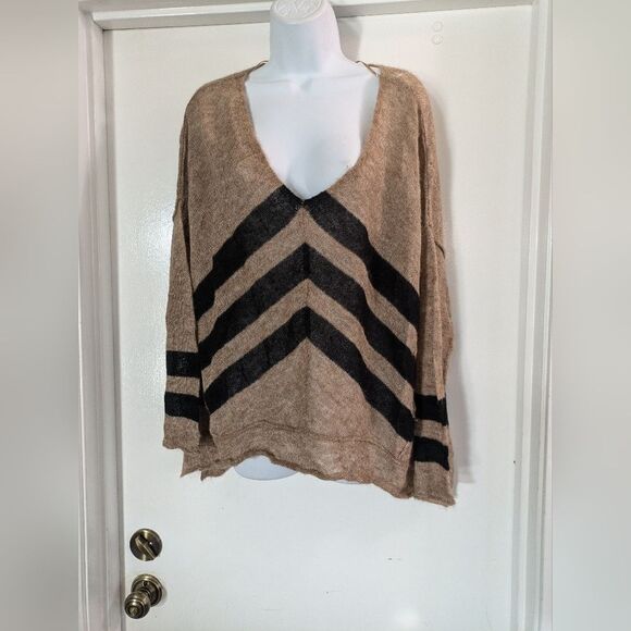 Free People ‘Twelve Roses’ Oversized Alpaca V-Neck Pullover Sweater - Picture 3 of 12